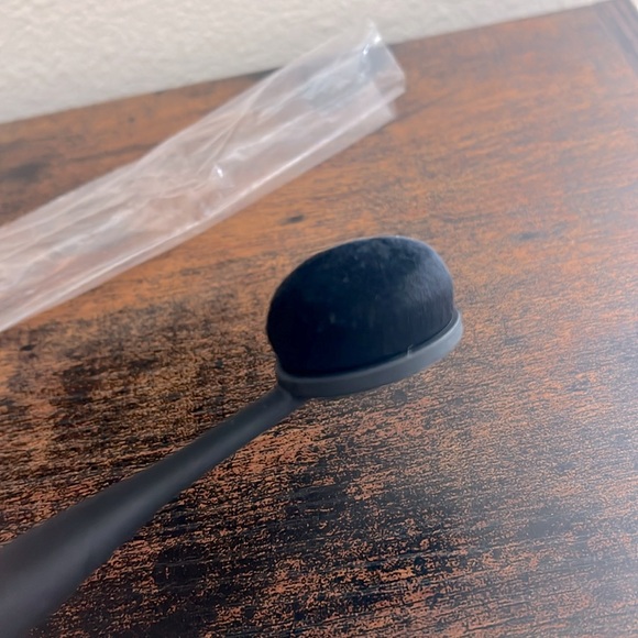 Mary Kay Blending Brush - Picture 3 of 7